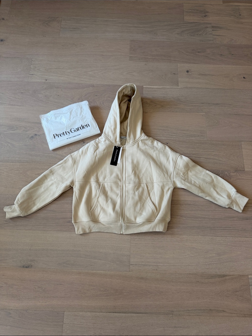 Pretty garden NWT Cream Zip-Up Hoodie Size Medium
